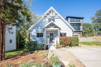 94 Downing St in Asheville, NC - Building Photo - Building Photo