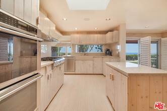 27004 Pacific Coast Hwy in Malibu, CA - Building Photo - Building Photo