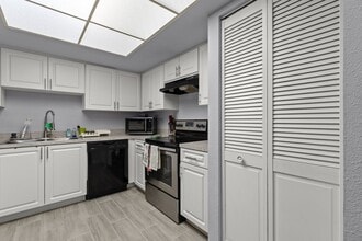 3709 Greenery Ct in Tampa, FL - Building Photo - Building Photo