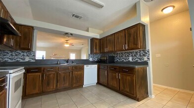 1109 Falconcrest Ct in Arlington, TX - Building Photo - Building Photo