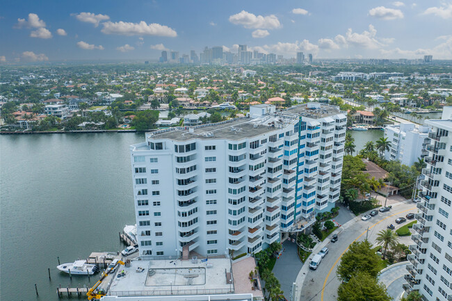 Four Seasons Condominium in Fort Lauderdale, FL - Building Photo - Building Photo