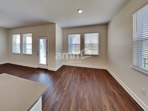 33860 Night Lily Dr in Zephyrhills, FL - Foto de edificio - Building Photo