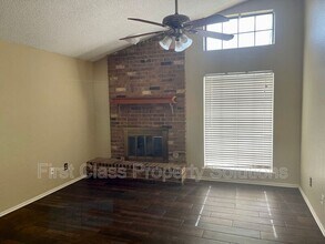 9212 Buttonfield Ave in Oklahoma City, OK - Foto de edificio - Building Photo