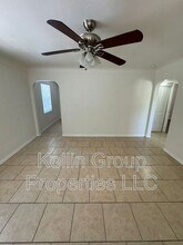2027 37th St S in St. Petersburg, FL - Foto de edificio - Building Photo