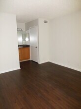 708 Executive Center Dr in West Palm Beach, FL - Building Photo - Building Photo