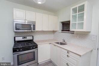 2043 Gerritt St in Philadelphia, PA - Building Photo - Building Photo