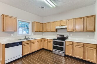 5487 Walnut Ln in Stonecrest, GA - Building Photo - Building Photo