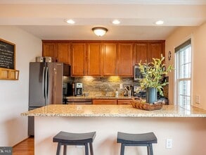 6726 W Wakefield Dr, Unit C2 in Alexandria, VA - Foto de edificio - Building Photo