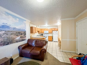 567 N University Ave in Provo, UT - Foto de edificio - Building Photo