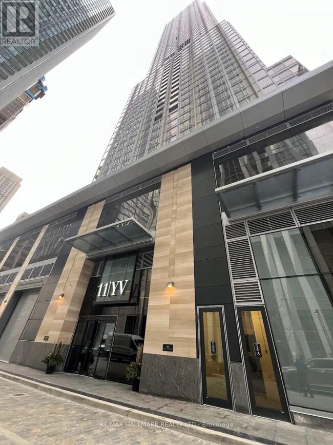 11-1111 Yorkville Ave in Toronto, ON - Building Photo - Building Photo