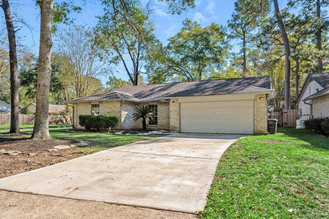 3738 Clear Falls Dr in Houston, TX - Building Photo