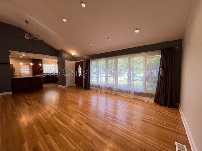 8931 N Merrill St in Niles, IL - Building Photo - Building Photo