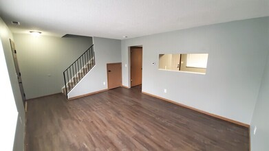 452 N 18th Ave in Hiawatha, IA - Building Photo - Building Photo