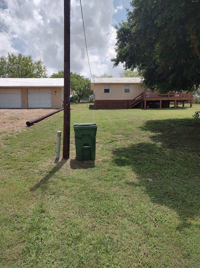 property at 403 S Vista Dr