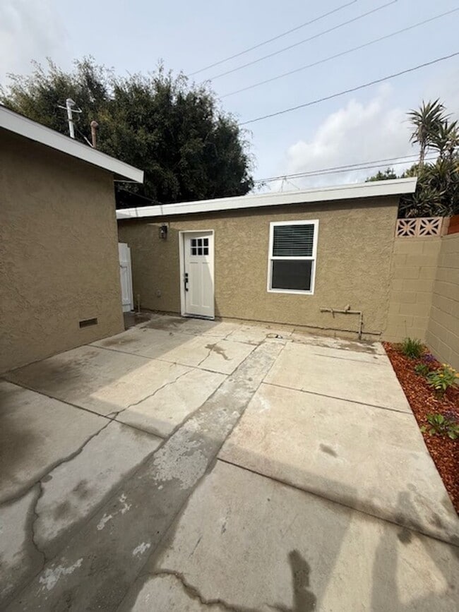 5943 E Adderley Dr in Long Beach, CA - Building Photo - Building Photo