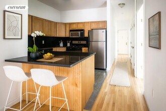 100 W 67th St in New York, NY - Building Photo - Building Photo