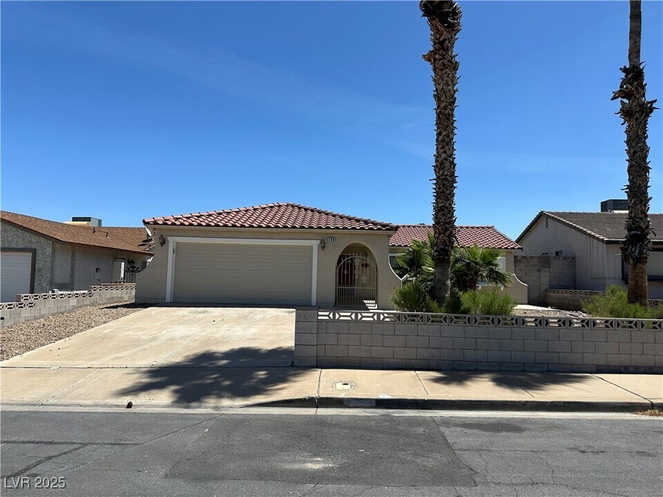 260 Village Ct in Henderson, NV - Building Photo