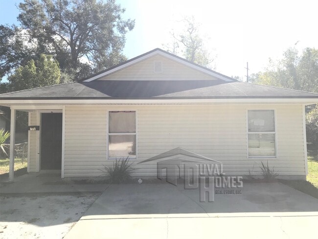 property at 212 W 38th St