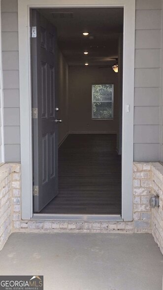 5399 Allegro Ln in Flowery Branch, GA - Foto de edificio - Building Photo