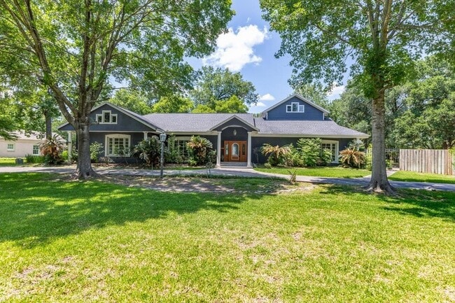 property at 118 N Caldwood Dr