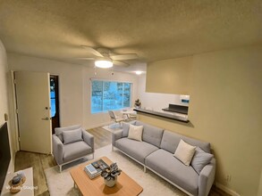 Navy Street Apartments in Venice, CA - Building Photo - Building Photo