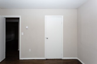 Lake Street Apartments in Jamesburg, NJ - Foto de edificio - Interior Photo