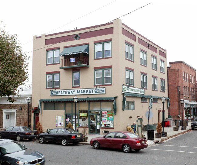 42 Pilgrim Pathway in Ocean Grove, NJ - Foto de edificio - Building Photo