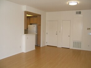 11660 Mayfield Ave in Los Angeles, CA - Building Photo - Building Photo