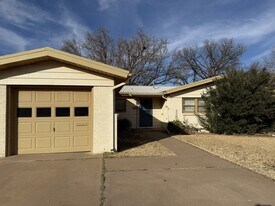 2418 48th St in Lubbock, TX - Building Photo