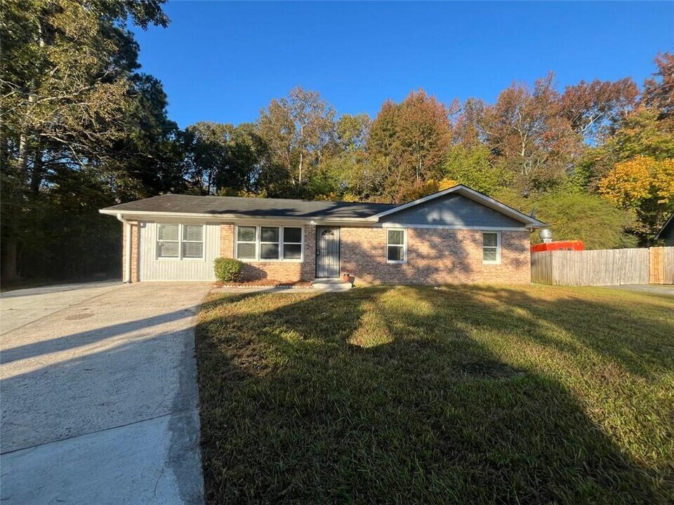 500 Cedar Wood Ct SW in College Park, GA - Foto de edificio