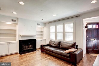 4463 Greenwich Pkwy NW in Washington, DC - Building Photo - Building Photo
