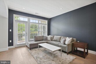 501 Sunset Terrace in Leesburg, VA - Building Photo - Building Photo