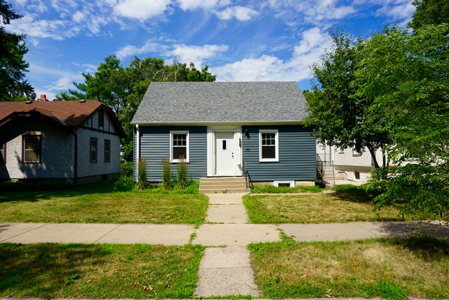867 22nd Ave SE in Minneapolis, MN - Building Photo - Building Photo