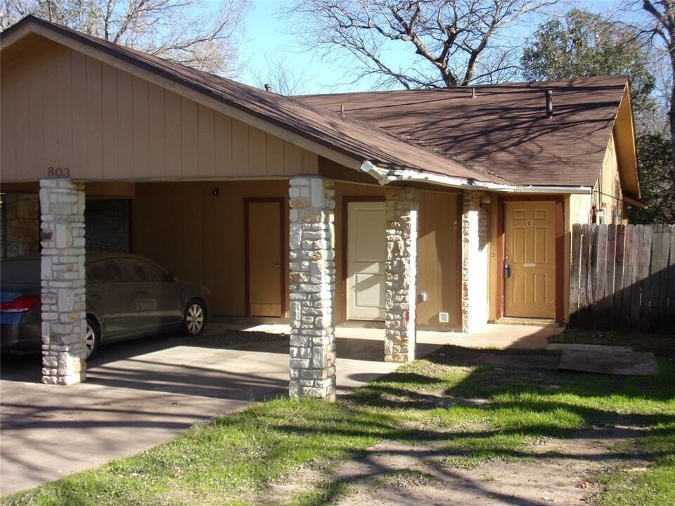 803 Sirocco Dr in Austin, TX - Foto de edificio