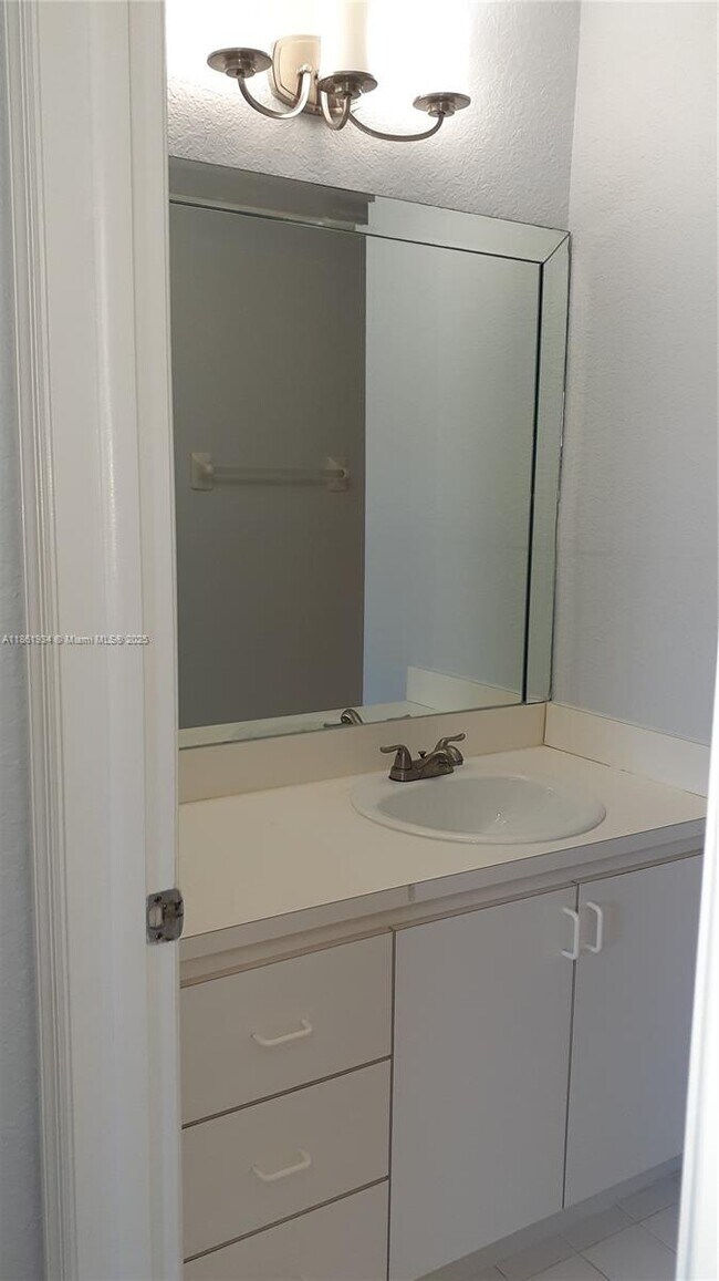 7640 NW 182nd Ter, Unit 108 in Hialeah, FL - Building Photo - Building Photo