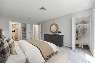 Eagle Rock Apartments at Mohegan Lake in Mohegan Lake, NY - Foto de edificio - Building Photo