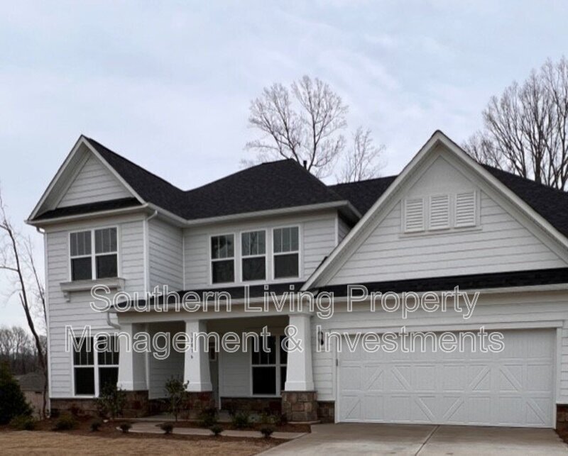 12016 Killowen Dr in Matthews, NC - Building Photo