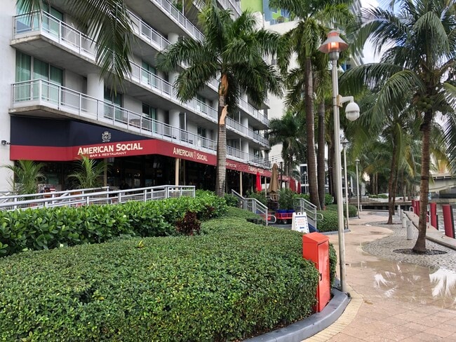 690 SW 1st Ct, Unit 1220 in Miami, FL - Building Photo - Building Photo