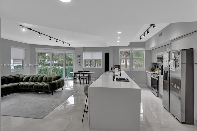 20000 E Country Club Dr in Aventura, FL - Building Photo - Building Photo