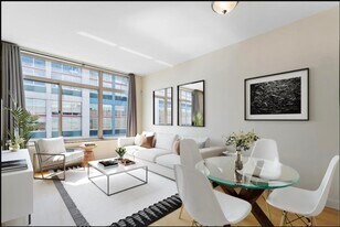 10 Regent St in Jersey City, NJ - Building Photo