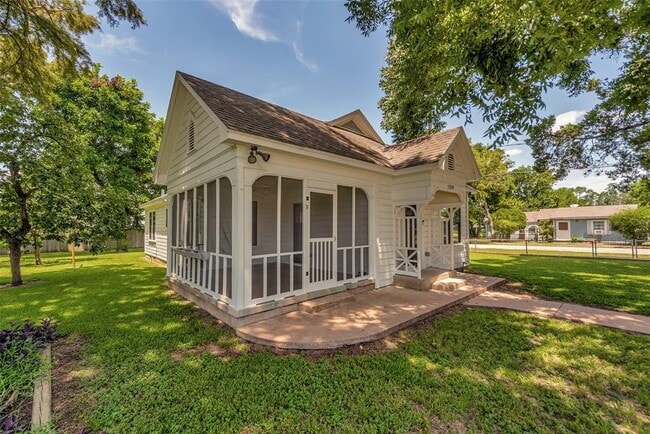 1219 Alliance St in Waller, TX - Building Photo - Building Photo