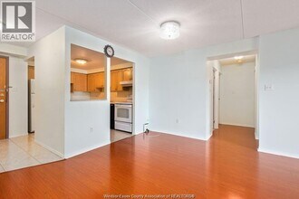 401 Grand Marais Rd W in Windsor, ON - Building Photo - Building Photo