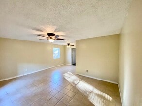 6801 Camden Ln in Groves, TX - Building Photo - Building Photo