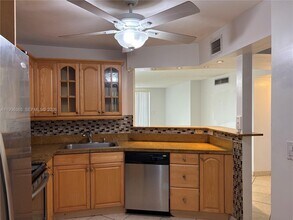 1750 NE 191st St in North Miami Beach, FL - Building Photo - Building Photo