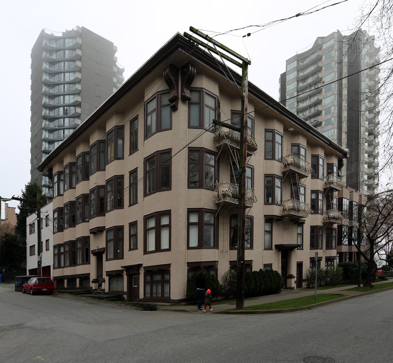 1306 Bidwell St in Vancouver, BC - Building Photo