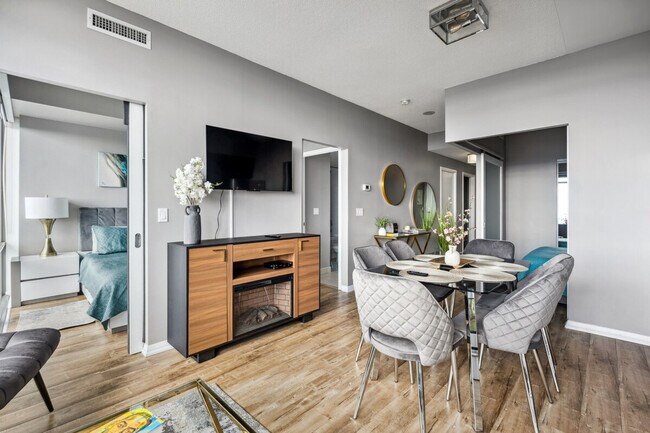 60 Grosvenor St in Toronto, ON - Building Photo - Building Photo