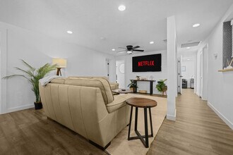 2229 Alice Rd in Sarasota, FL - Building Photo - Building Photo