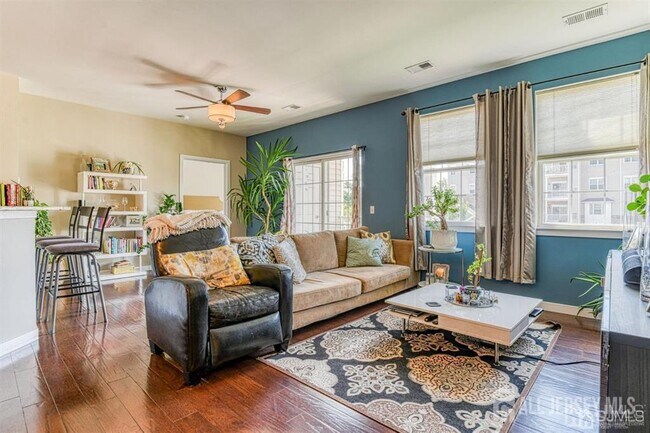 123 Tower Blvd in Piscataway, NJ - Foto de edificio - Building Photo