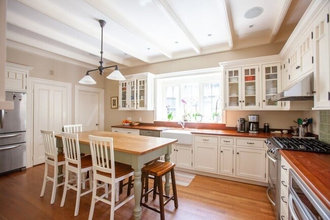 62 Pond Rd in Wellesley, MA - Building Photo - Building Photo