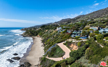 33406 Pacific Coast Hwy in Malibu, CA - Building Photo - Building Photo